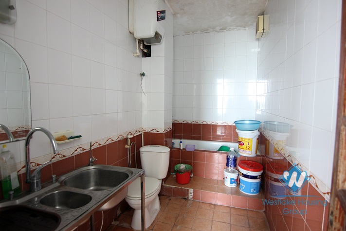Lovely house with 6 bedrooms on the lakeside of Westlake Tay Ho